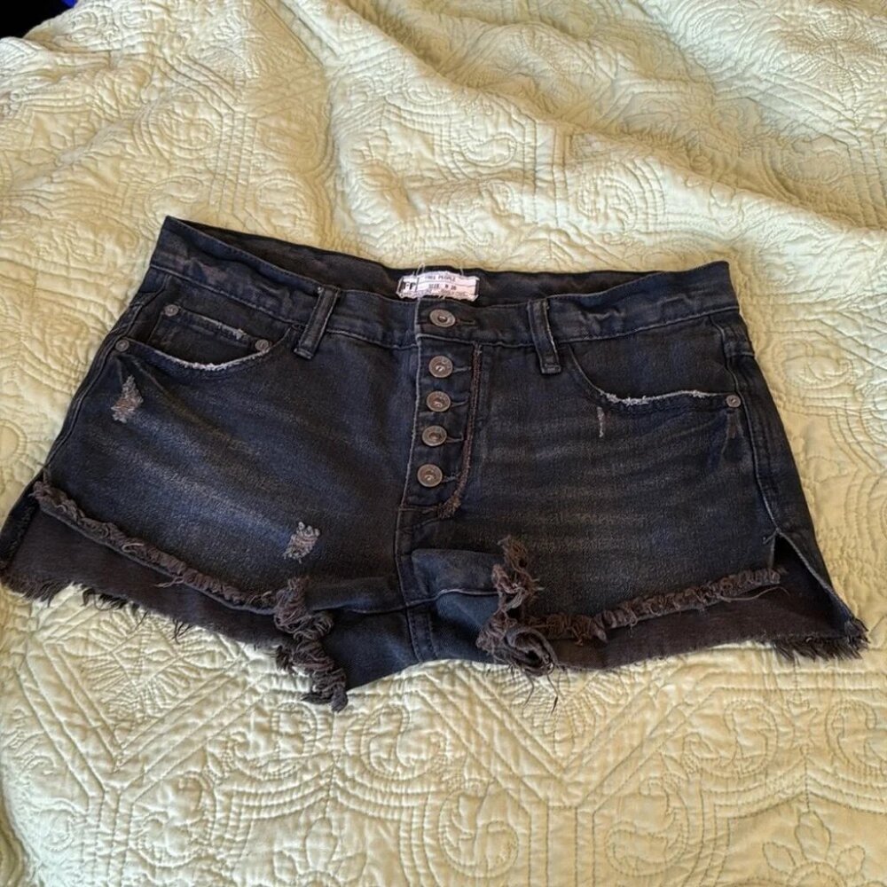 shark bite denim slouchy cut off denim runaway shorts size 26 micro